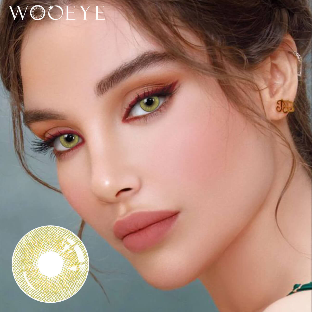 The girl's face is looking straight ahead, the upper left is the Wooeye logo, and the lower left is a close-up of the Banshe Green contact lens