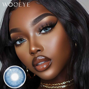 Model wearing Diamond Blue I Contact Lenses