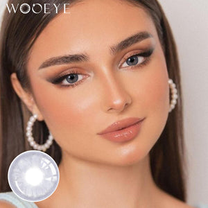 The girl's face is looking straight ahead, the upper left is the Wooeye logo, and the lower left is a close-up of the Banshe Blue contact lens