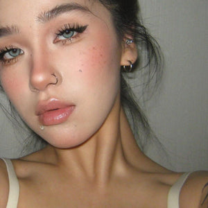 Model wearing Diamond Green II Contact Lenses