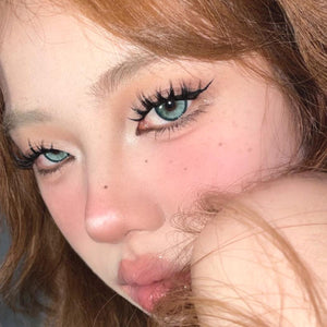 Model wearing Diamond Green I Contact Lenses