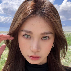 Model wearing Diamond Brown II Contact Lenses