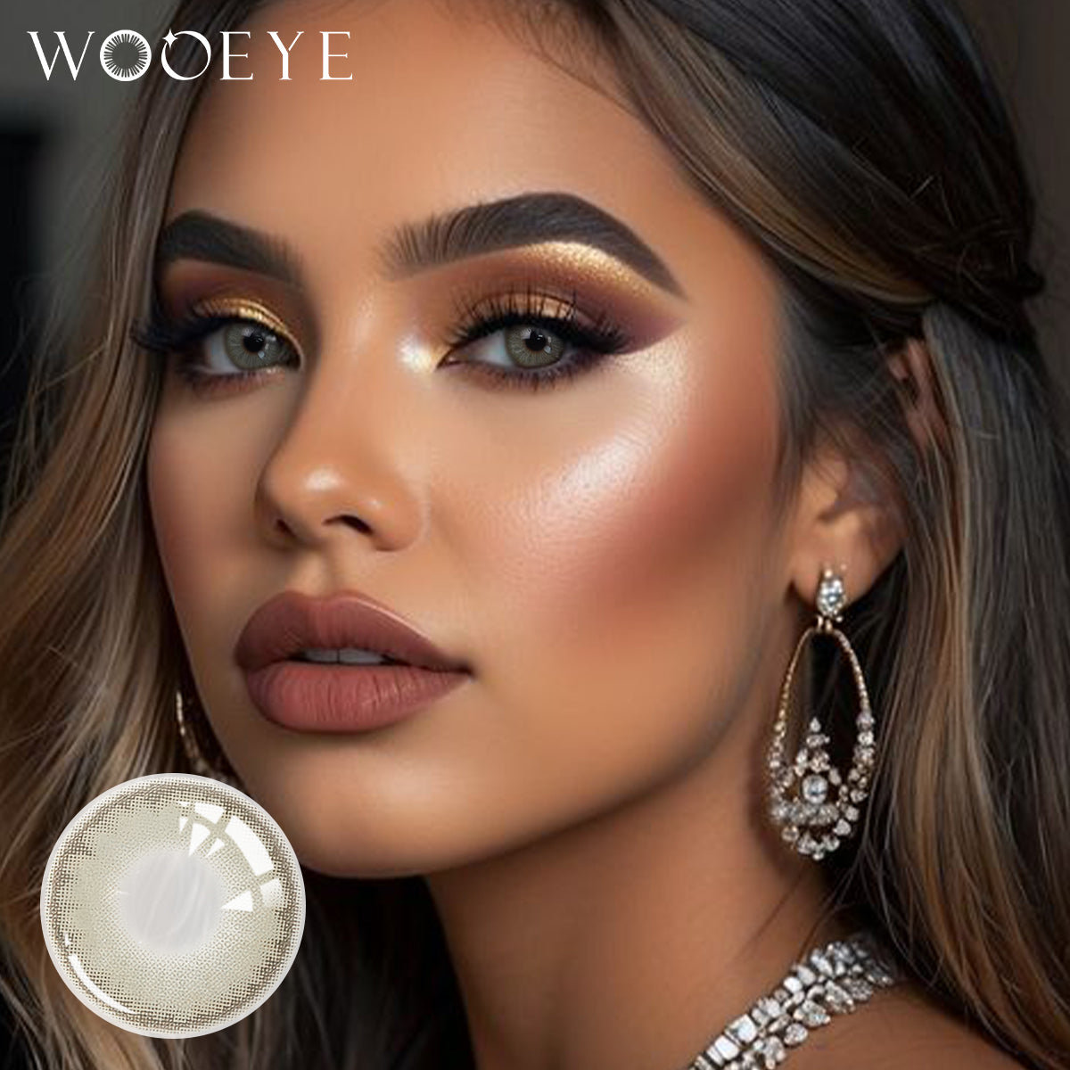 Model wearing Queen Gray I Contact Lenses