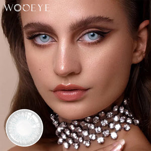 Model wearing Wooeye Freedom Gray II Contact Lenses | 1 Year