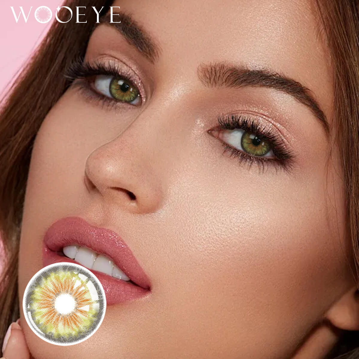 The girl's face is looking straight ahead, the upper left is the Wooeye logo, and the lower left is a close-up of the Chamer Green contact lens
