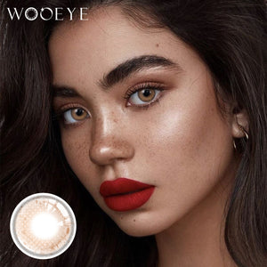 Model wearing Soul Brown Contact Lenses