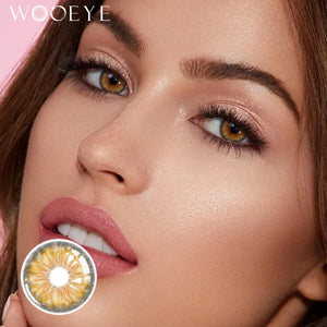 The girl's face is looking straight ahead, the upper left is the Wooeye logo, and the lower left is a close-up of the Chamer Brown contact lens