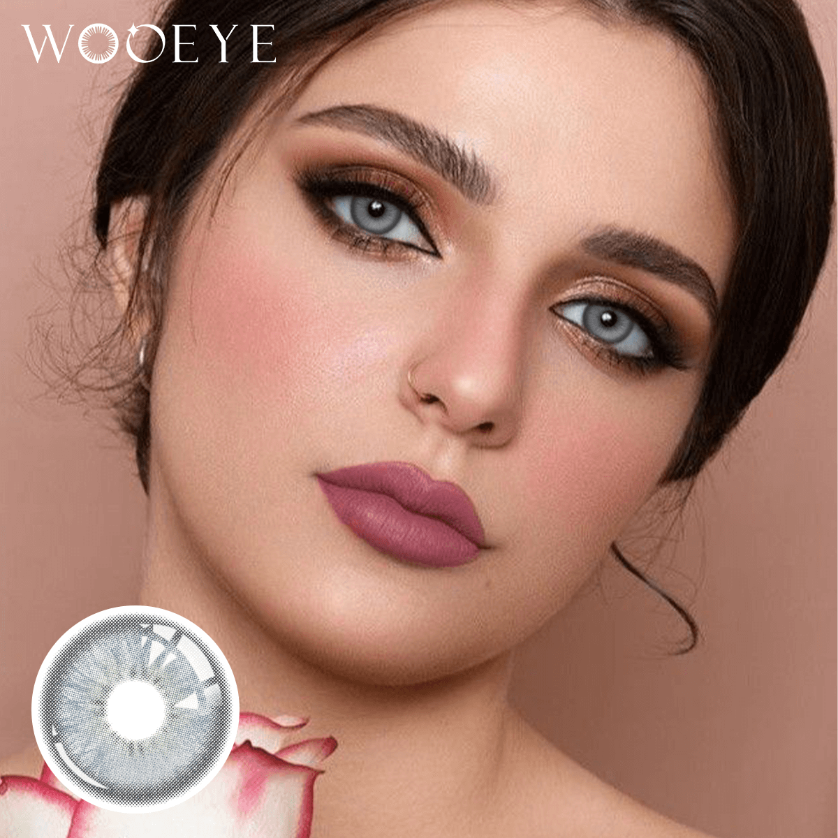 The girl's face is looking straight ahead, the upper left is the Wooeye logo, and the lower left is a close-up of the Casa Gray contact lens