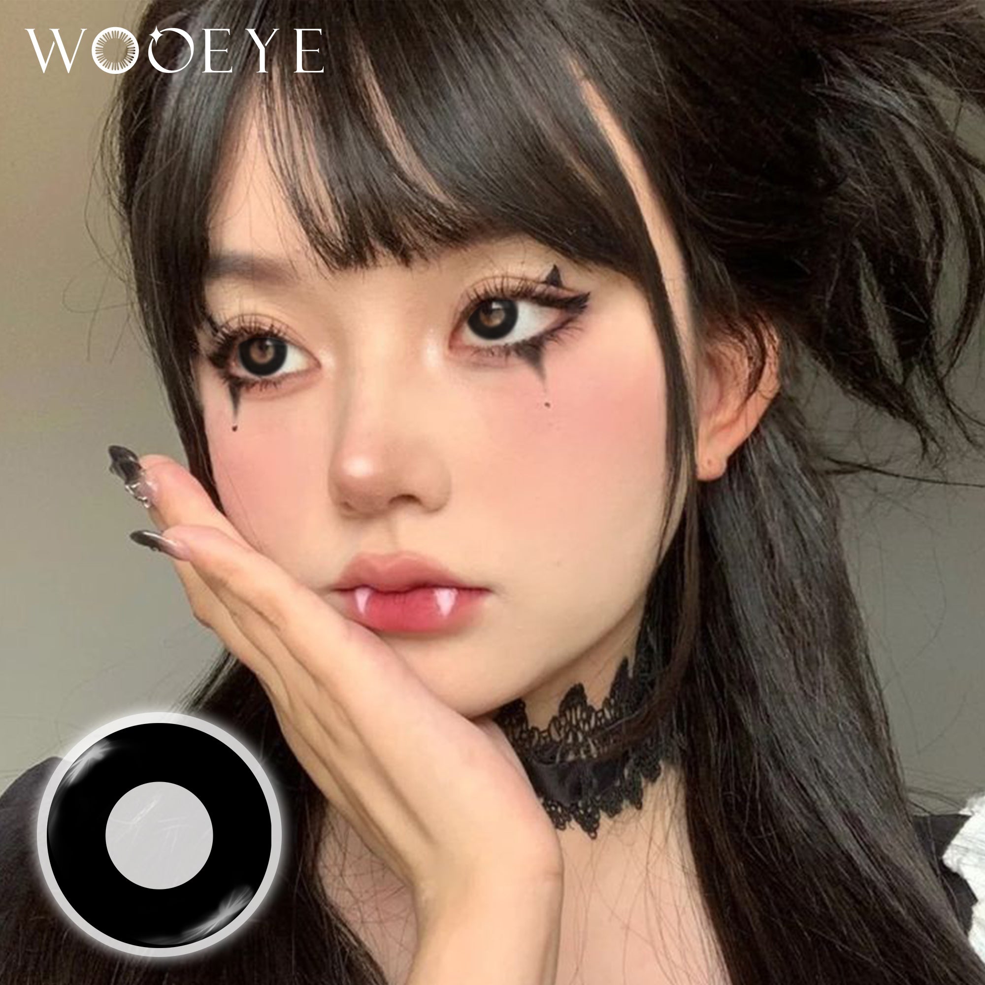 Model wearing Ring Black Contact Lenses