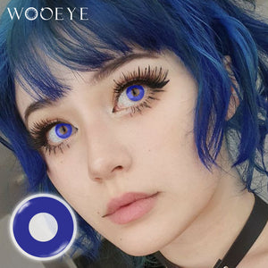 Model wearing Ring Blue Contact Lenses
