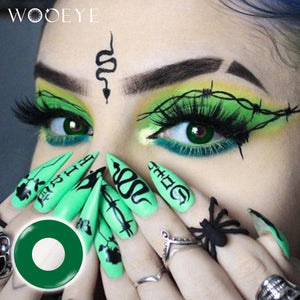 Model wearing Ring Green Contact Lenses