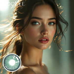Model wearing Diamond Green I Contact Lenses