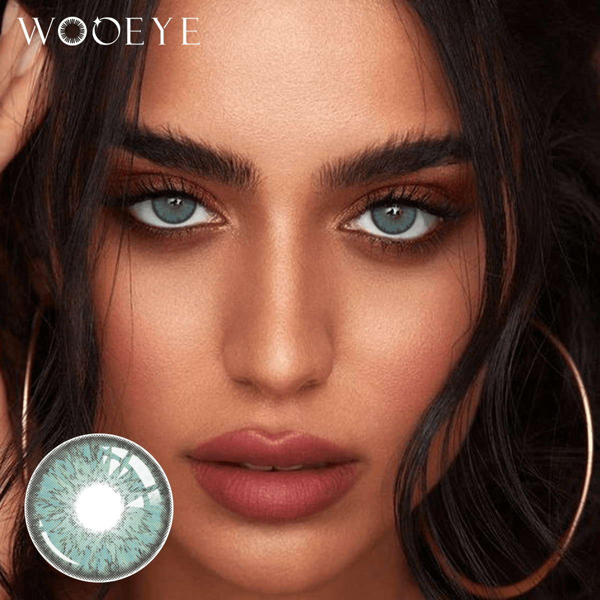 The girl's face is looking straight ahead, the upper left is the Wooeye logo, and the lower left is a close-up of the New-York Green contact lens
