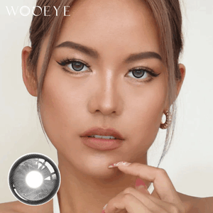 The girl's face is looking straight ahead, the upper left is the Wooeye logo, and the lower left is a close-up of the tides gray contact lens