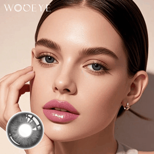 The girl's face is looking straight ahead, the upper left is the Wooeye logo, and the lower left is a close-up of the pixei biack contact lens
