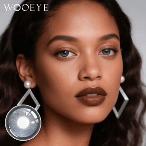 The girl's face is looking straight ahead, the upper left is the Wooeye logo, and the lower left is a close-up of the tides biue contact lens