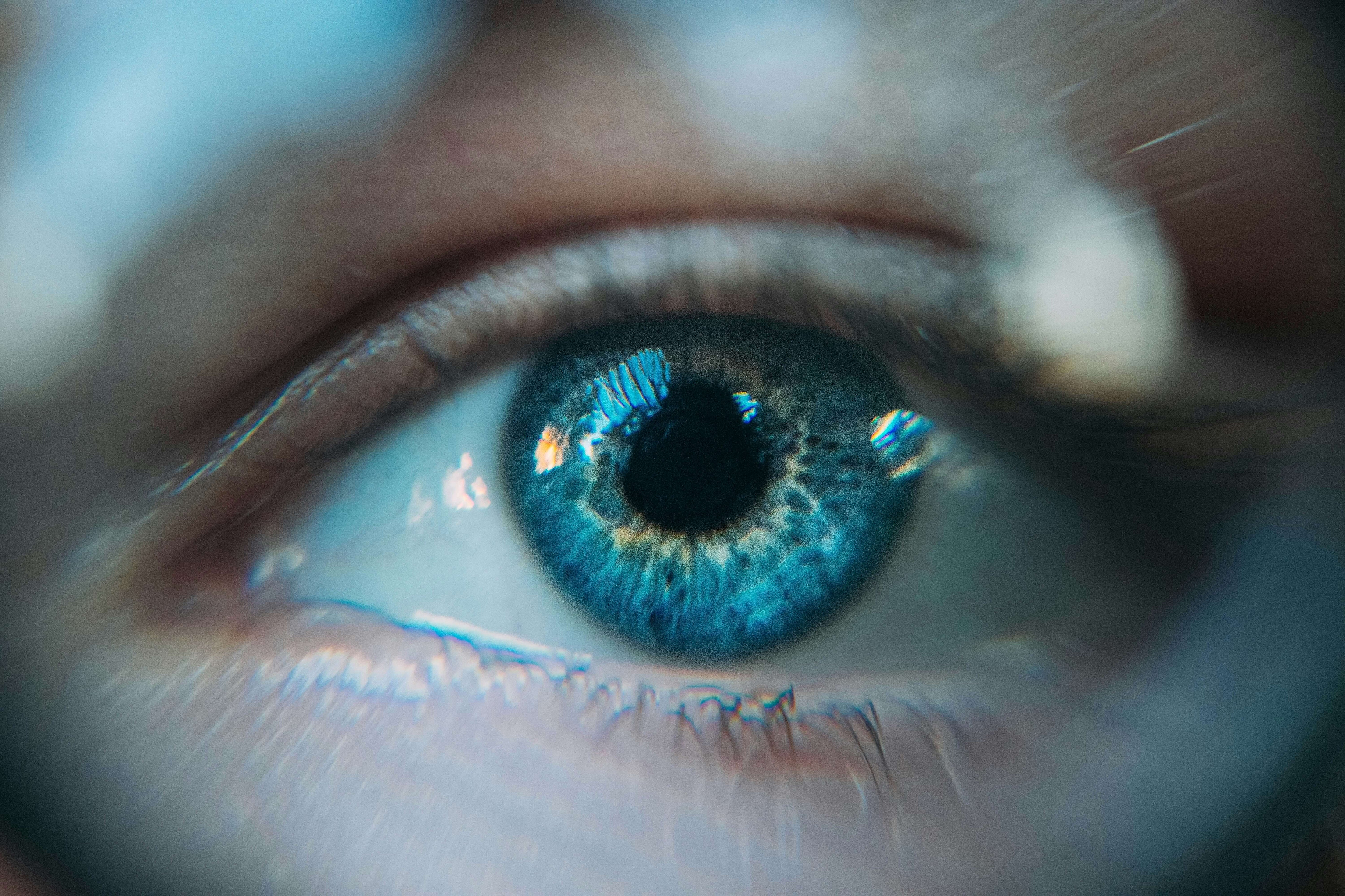 Discover the best contact lens colors for blue eyes