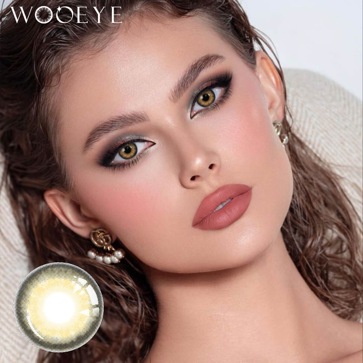 The girl's face is looking straight ahead, the upper left is the Wooeye logo, and the lower left is a close-up of the Banshe Black Brown contact lens