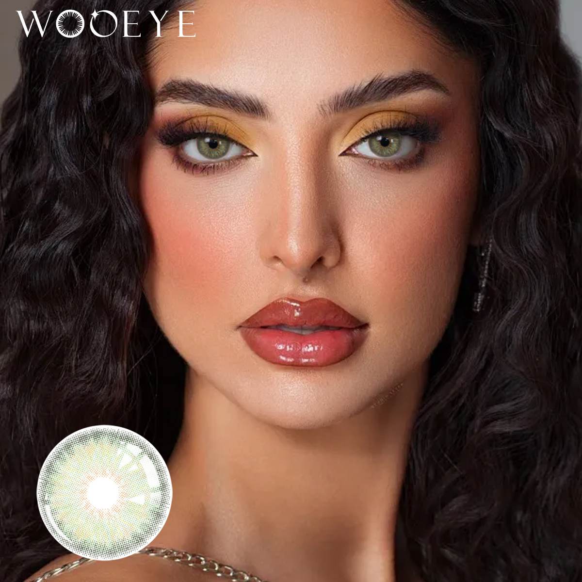 The girl's face is looking straight ahead, the upper left is the Wooeye logo, and the lower left is a close-up of the Breeze Grey contact lens