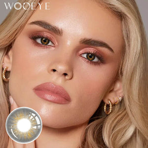 The girl's face is looking straight ahead, the upper left is the Wooeye logo, and the lower left is a close-up of the molly brown black contact lens