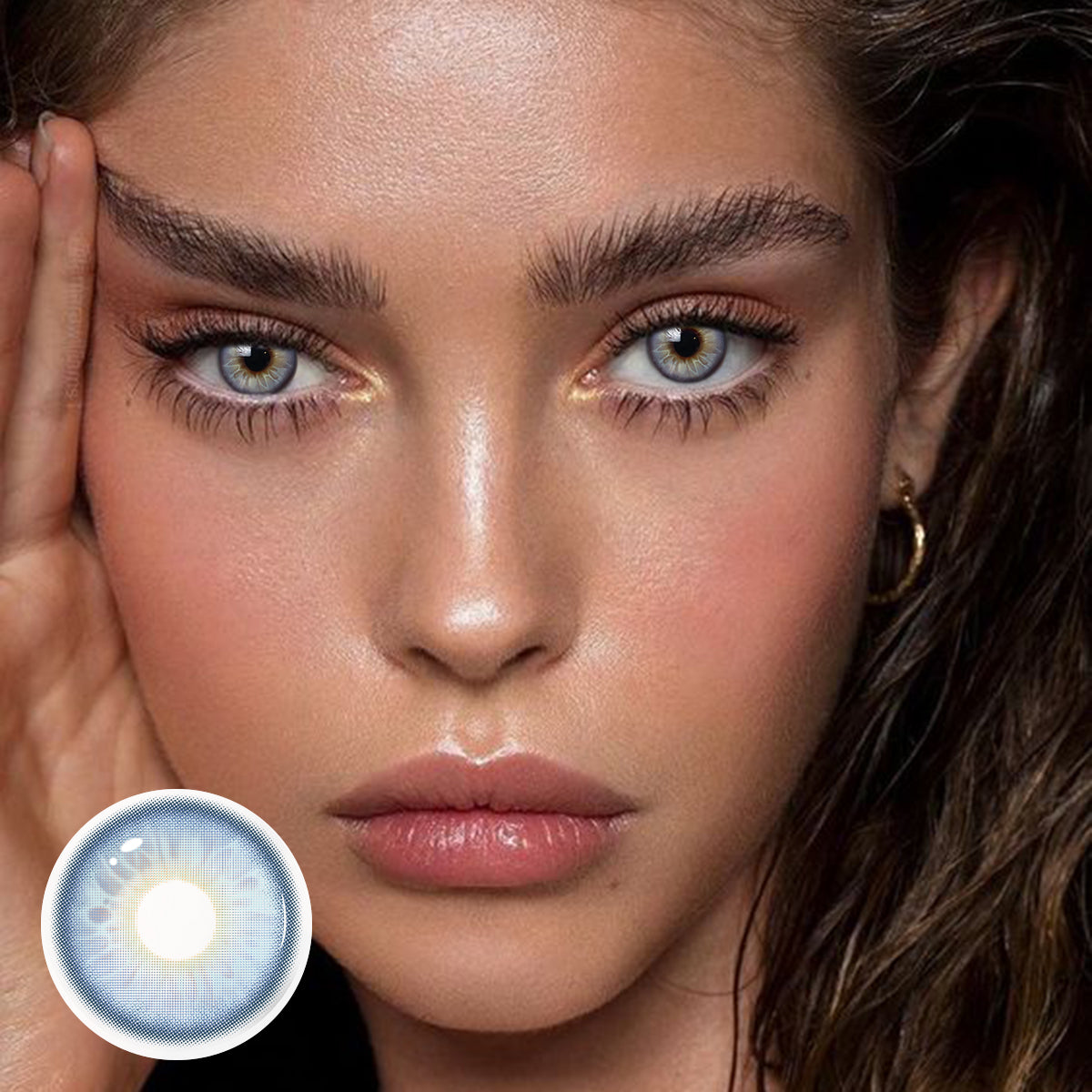 The girl's face is looking straight ahead, the upper left is the Wooeye logo, and the lower left is a close-up of the Sweet Light Blue contact lens