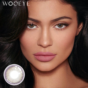 The girl's face is looking straight ahead, the upper left is the Wooeye logo, and the lower left is a close-up of the Glossy Grey contact lens