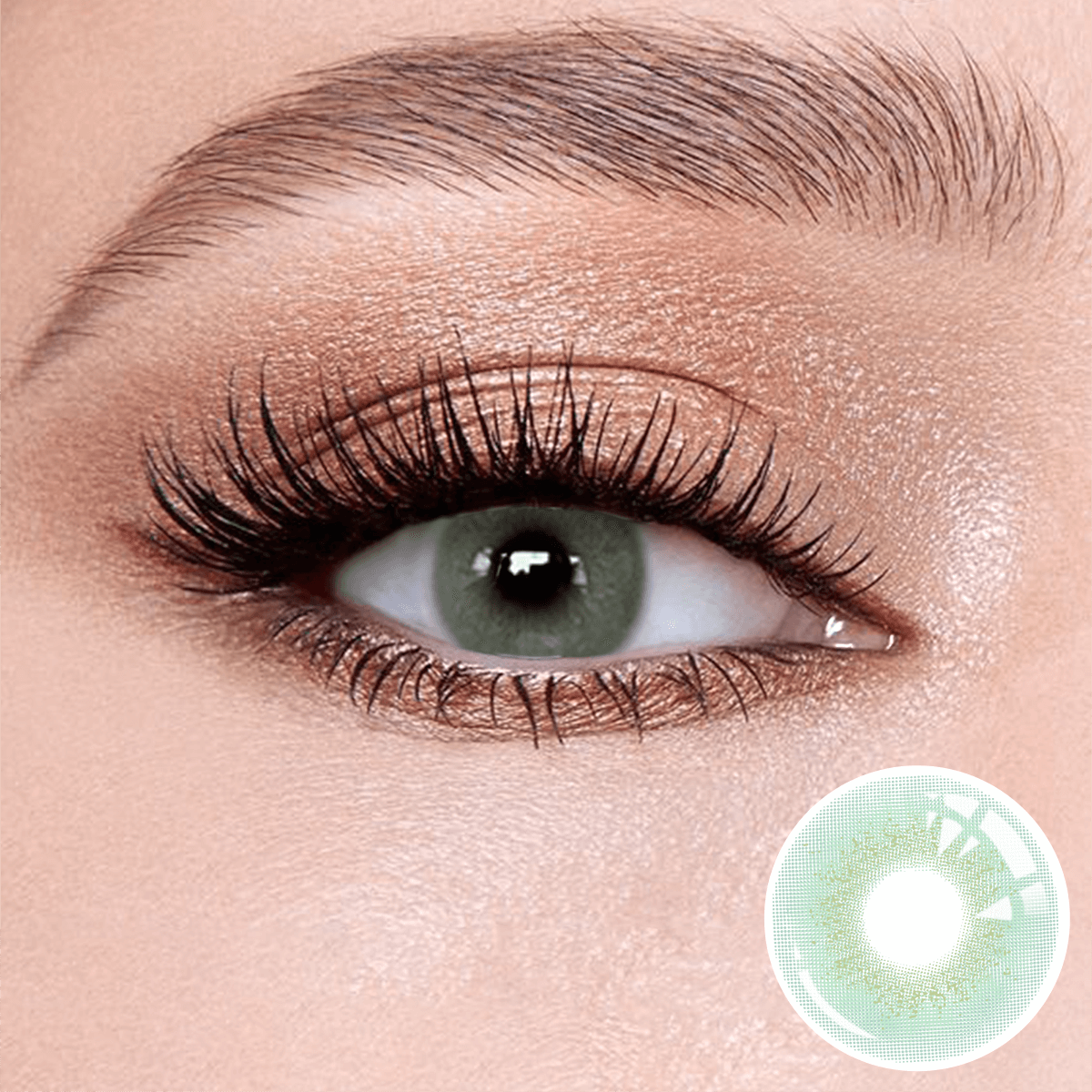 Glacie rGreen contact lenses on the eyes, close-up of the product on the lower right