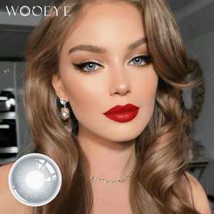 The girl's face is looking straight ahead, the upper left is the Wooeye logo, and the lower left is a close-up of the frozn biue grey contact lens