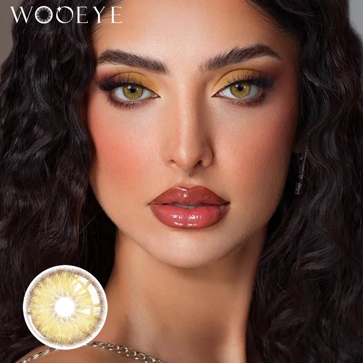 The girl's face is looking straight ahead, the upper left is the Wooeye logo, and the lower left is a close-up of the Breeze Hazel Brown contact lens
