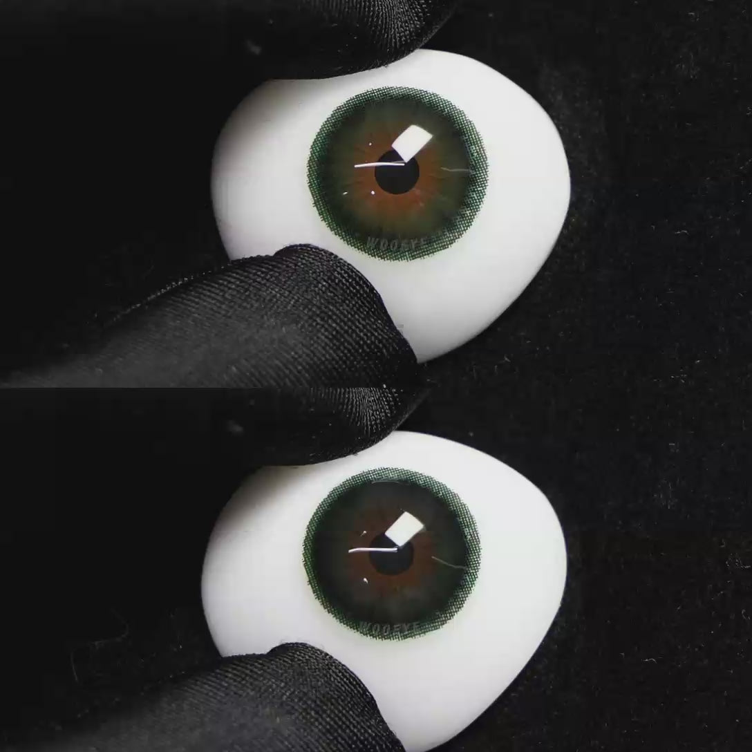 A simulated brown prosthetic eye showing the visual transformation effect of wearing Wooeye Queen Green I colored contact lenses against a black background.