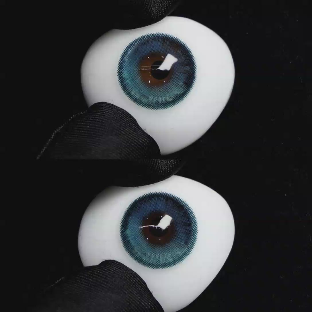 A simulated brown prosthetic eye showing the visual transformation effect of wearing Wooeye Bubbles Blue colored contact lenses against a black background.