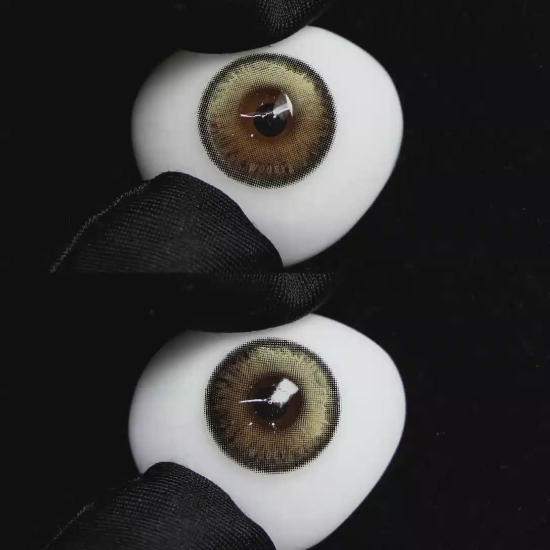 A simulated brown prosthetic eye showing the visual transformation effect of wearing Wooeye Bubbles Brown colored contact lenses against a black background.