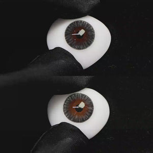 A simulated brown prosthetic eye showing the visual transformation effect of wearing Wooeye Moon Gray I colored contact lenses against a black background.